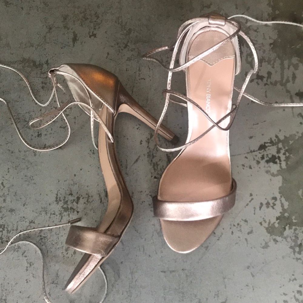 NWOT Tony Bianco rose gold sandals
